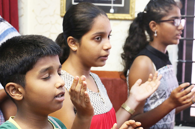 Praise Report of Friday Retreat Prayer by Grace Ministry in Mangalore organized by Bro Andrew Richard. Hundreds thronged to the retreat prayer and received healing and deliverance.