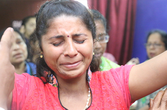 People witnessed Instant Healing, Deliverance and Prophecy during the Friday retreat organized by Grace Ministry in Mangalore. Many witnessed the prophetic hand of God.