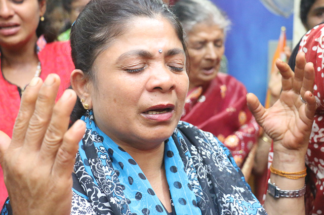 People witnessed Instant Healing, Deliverance and Prophecy during the Friday retreat organized by Grace Ministry in Mangalore. Many witnessed the prophetic hand of God.
