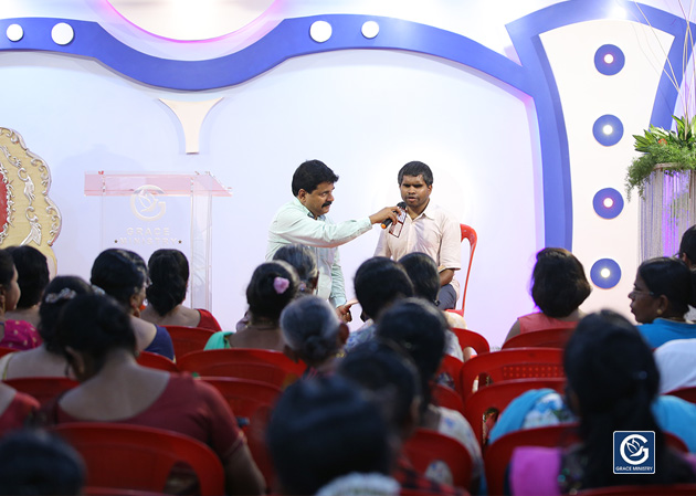 Meet the Blind Man who can read the Bible without Eyes. His life grabbed an extraordinary change after watching the sermons of Bro Andrew Richard of Grace Ministry Mangalore. 