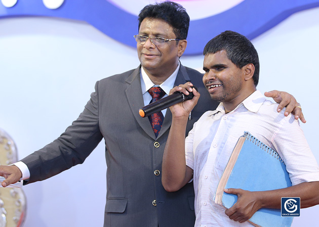 Meet the Blind Man who can read the Bible without Eyes. His life grabbed an extraordinary change after watching the sermons of Bro Andrew Richard of Grace Ministry Mangalore. 