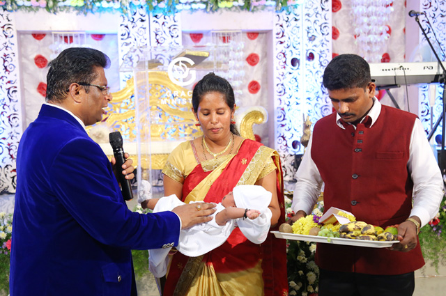 Testimony of Miracle baby born after 3 years in Mangalore amongst complications over the prayers of Grace Ministry. Both Bro Andrew and Sis Hanna had foretold about the couple being blessed with Baby.