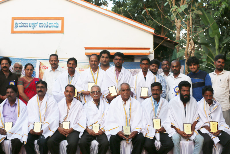 Grace Ministry in association with Meramajal Meri Jann (Facebook Page)  organized a charity event in Shree Matha Lakshani Shanthidama old age in Mangaluru. 